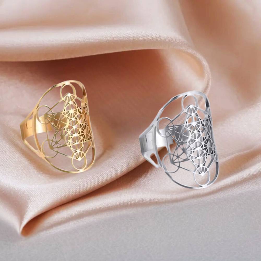 Anillo de acero con el cubo de Metatrón