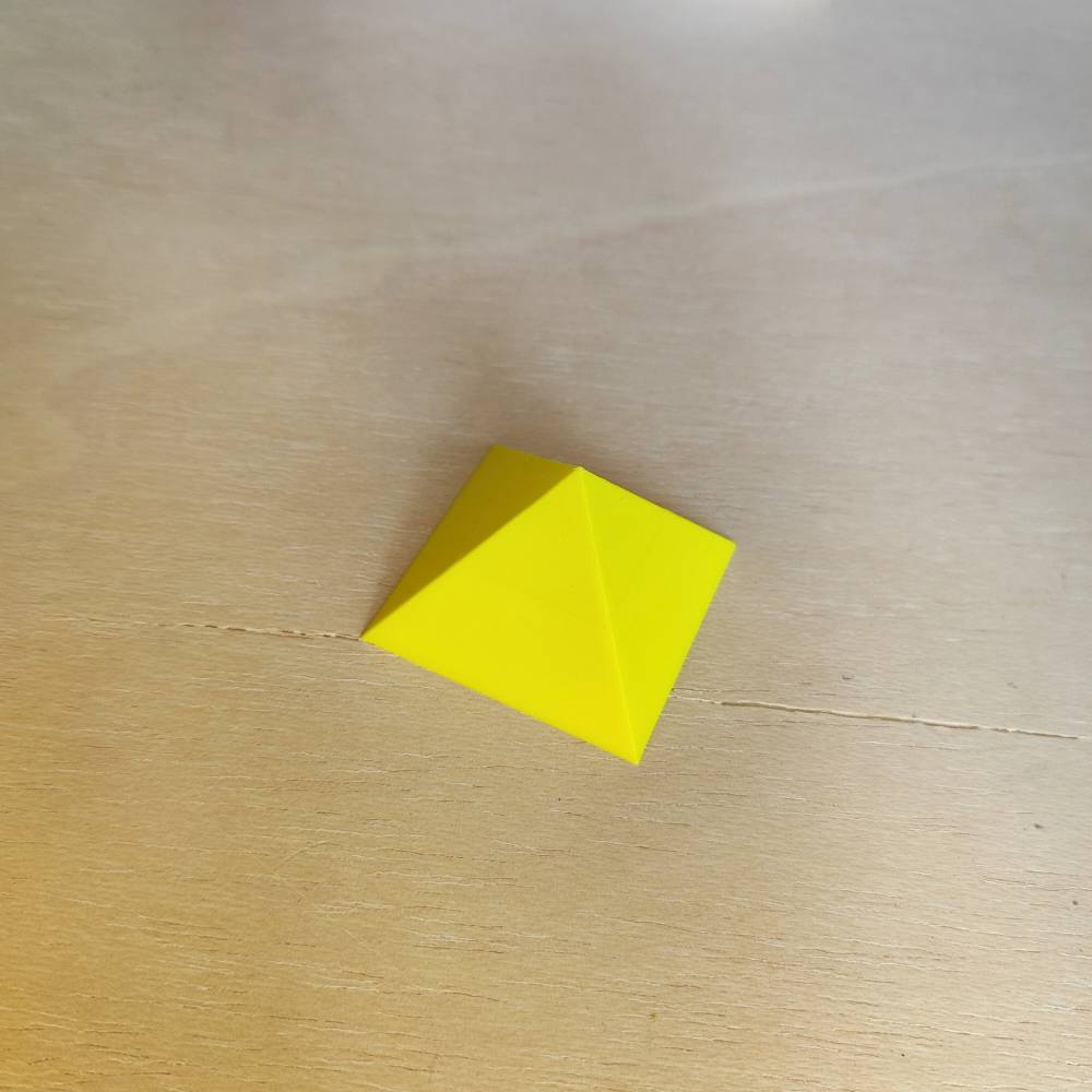Pirámide 3D - Amarilla