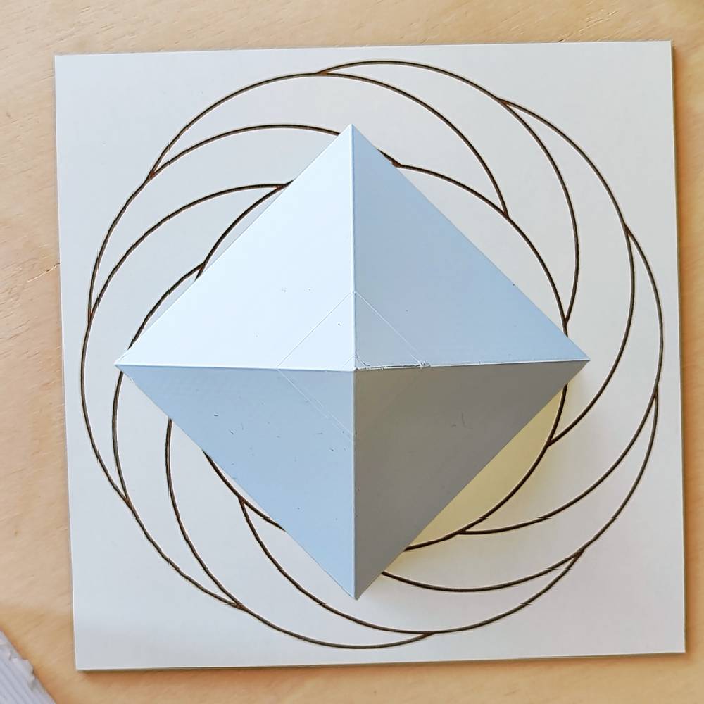 Pirámide 3D - Blanca