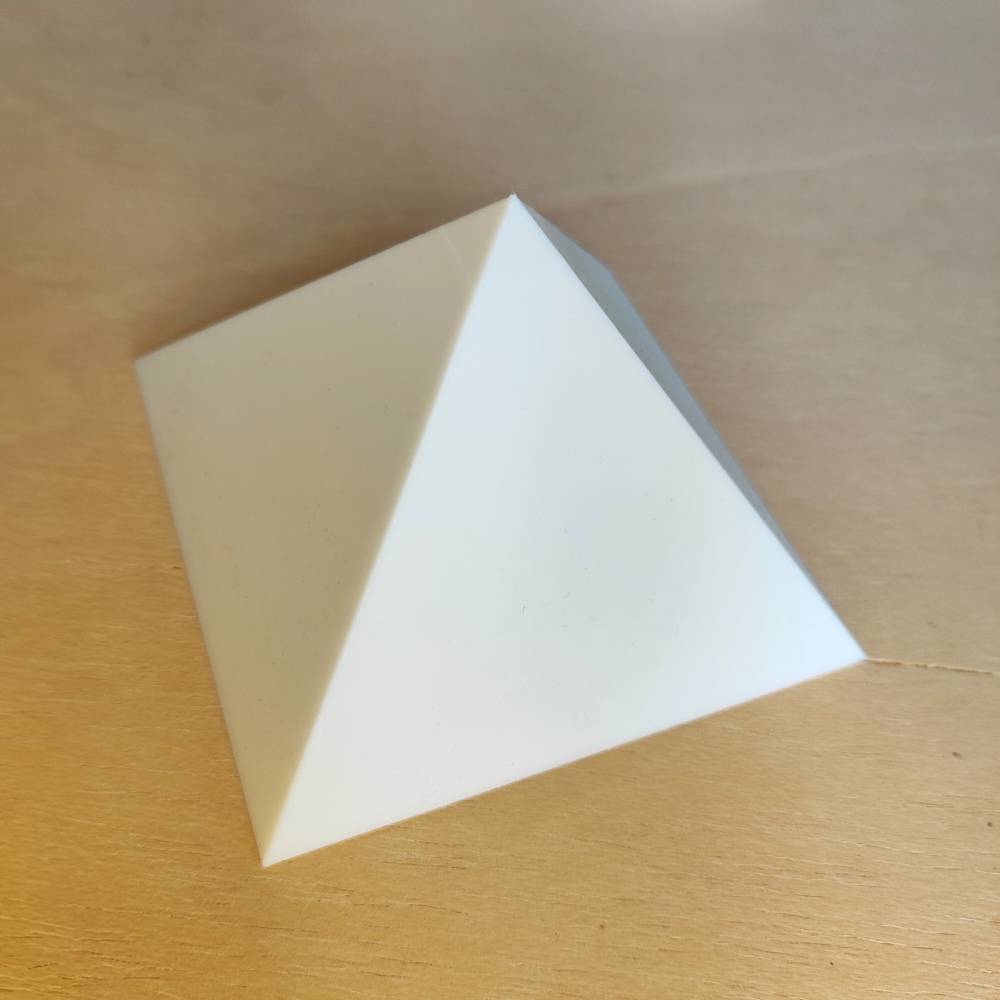Pirámide 3D - Blanca