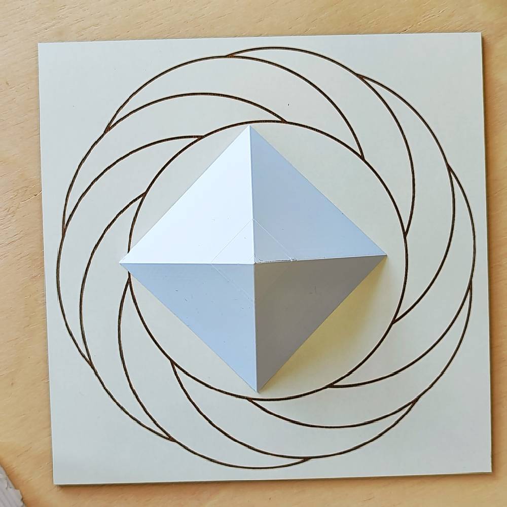Pirámide 3D - Blanca