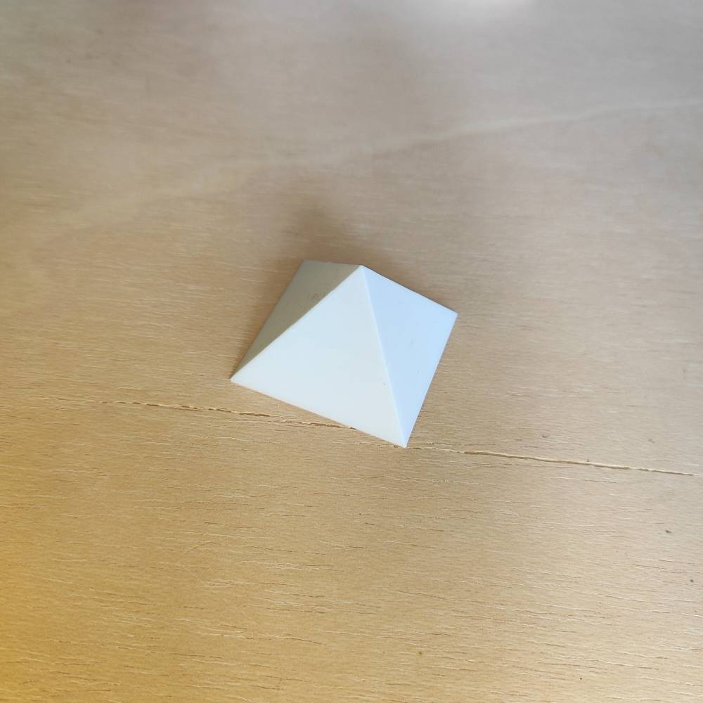 Pirámide 3D - Blanca