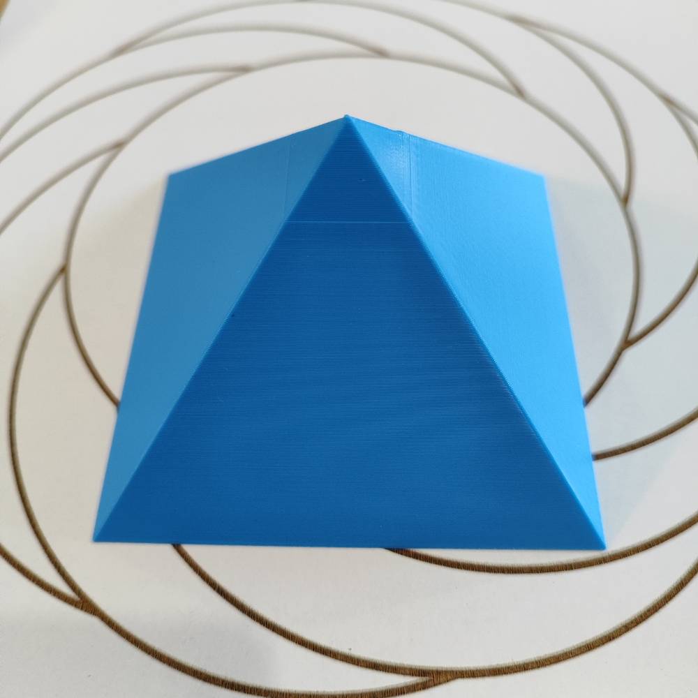 Pirámide 3D - Azul claro