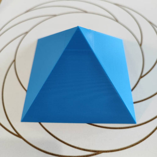 Pirámide 3D - Azul claro