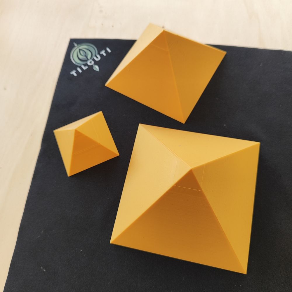 Pirámide 3D - Dorada