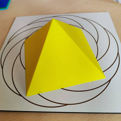 Pirámide 3D - Amarilla