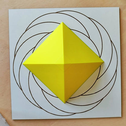 Pirámide 3D - Amarilla