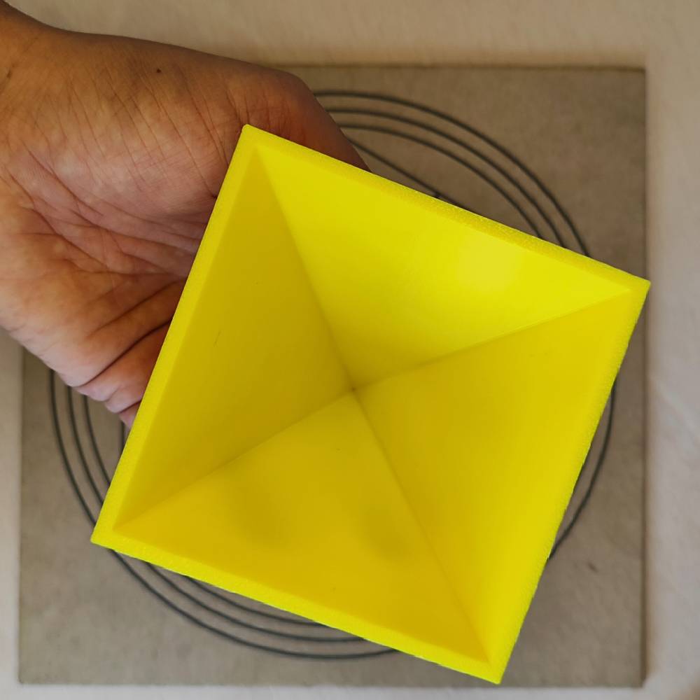 Pirámide 3D - Amarilla