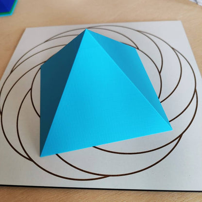 Pirámide 3D - Azul claro