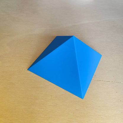 Pirámide 3D - Azul claro