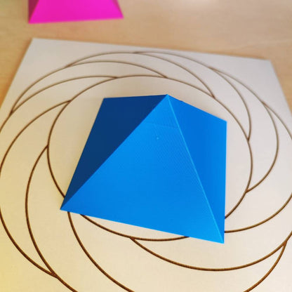 Pirámide 3D - Azul claro