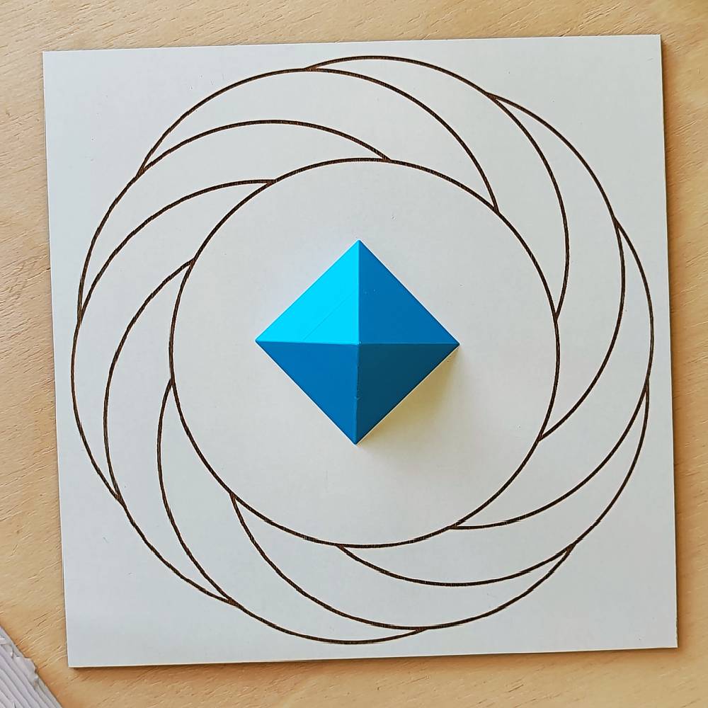 Pirámide 3D - Azul claro