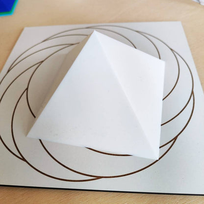 Pirámide 3D - Blanca