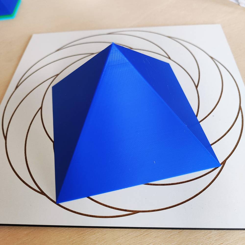 Pirámide 3D - Índigo