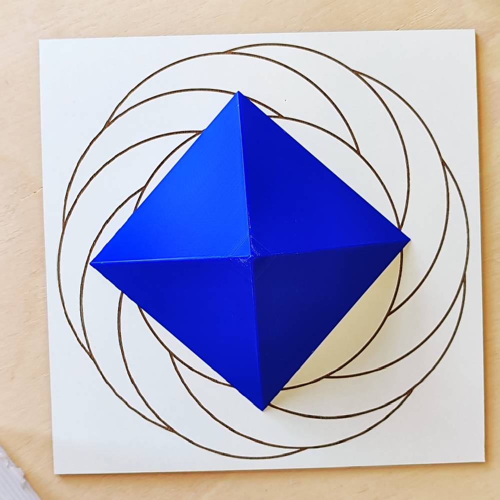 Pirámide 3D - Índigo