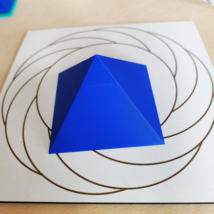 Pirámide 3D - Índigo