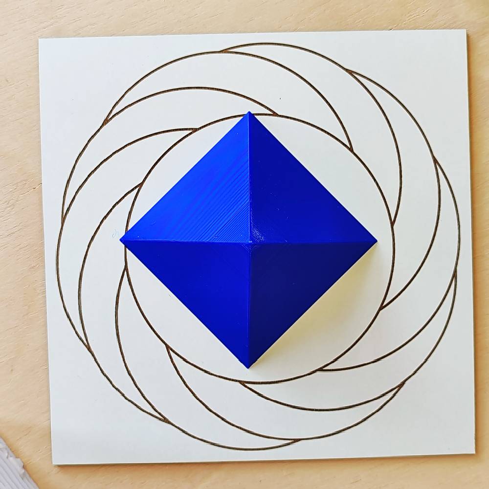 Pirámide 3D - Índigo