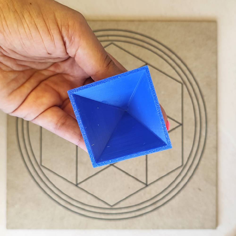 Pirámide 3D - Índigo