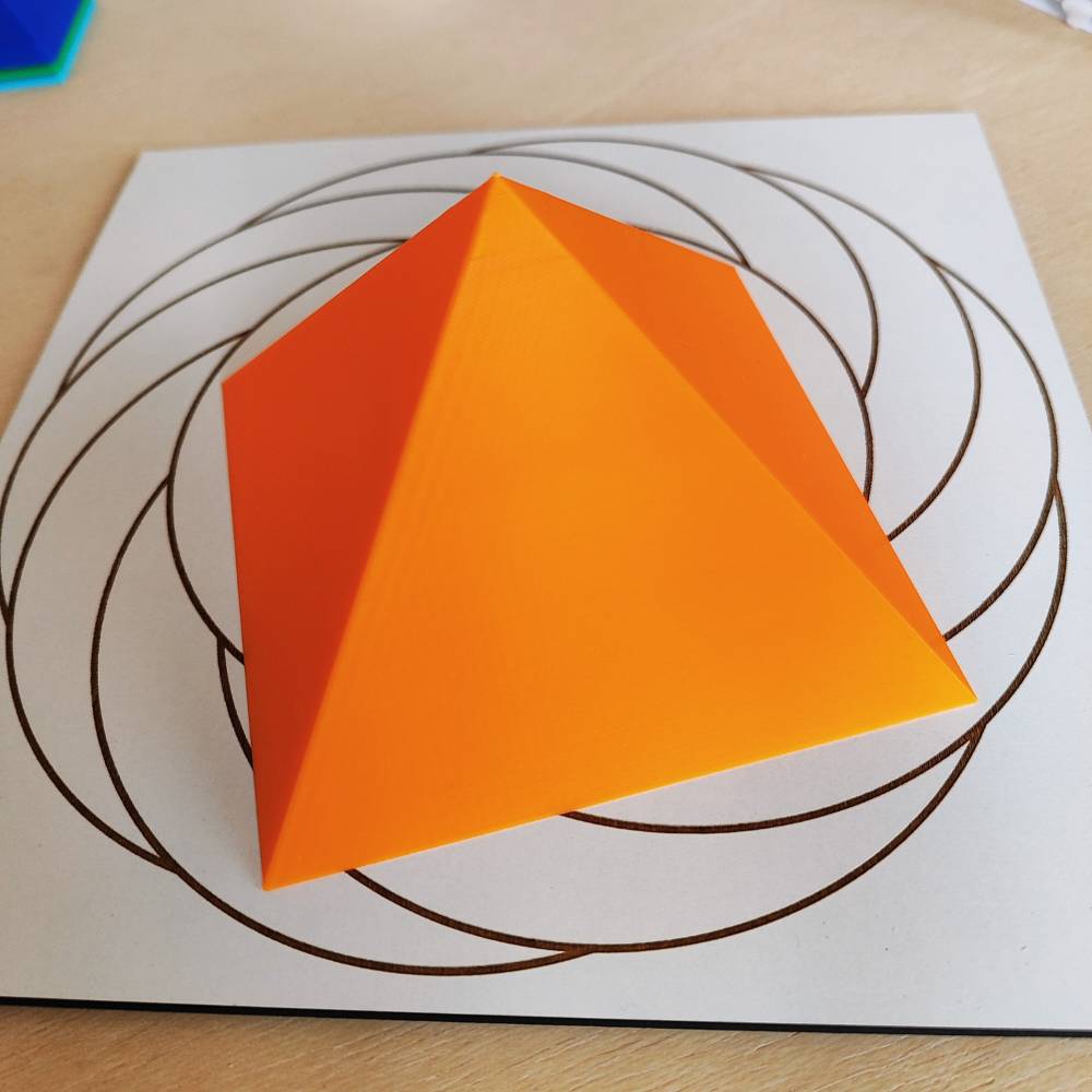 Pirámide 3D - Naranja