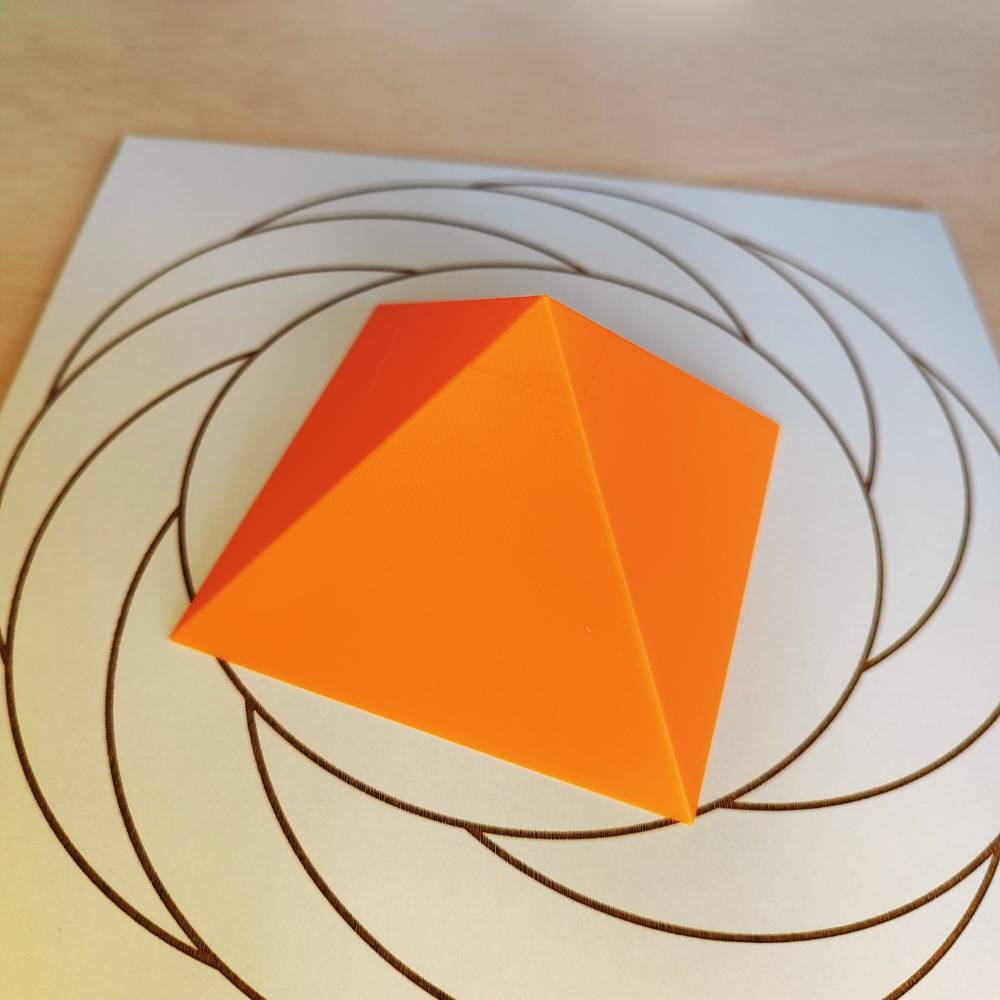 Pirámide 3D - Naranja