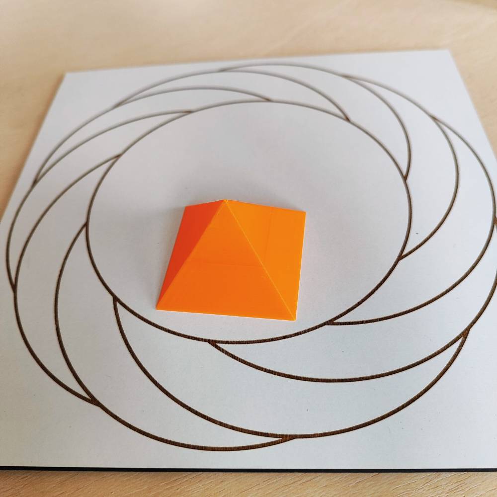 Pirámide 3D - Naranja
