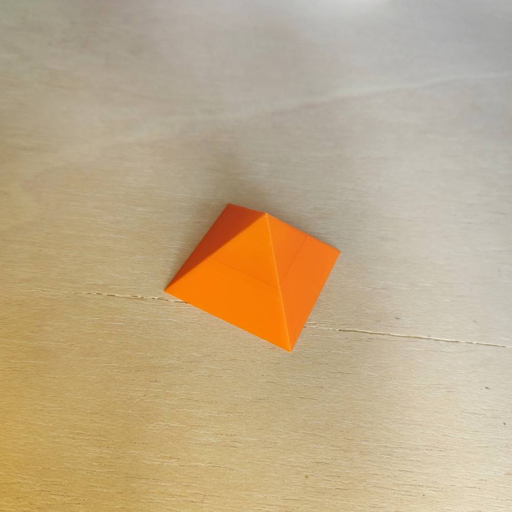 Pirámide 3D - Naranja