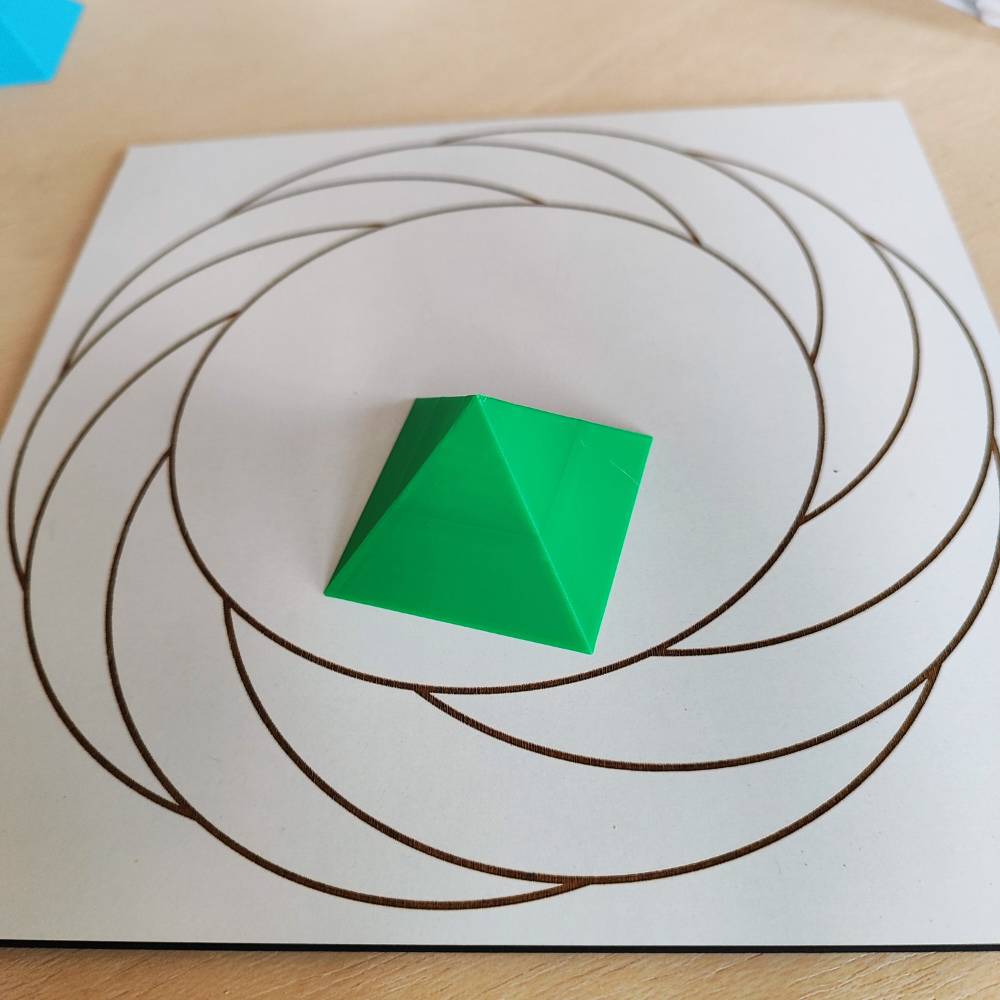 Pirámide 3D - Verde