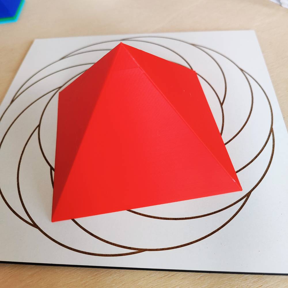 Pirámide 3D - Roja