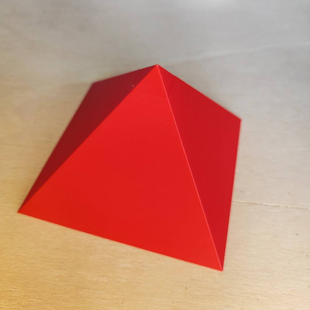 Pirámide 3D - Roja