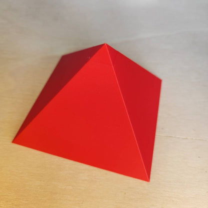 Pirámide 3D - Roja