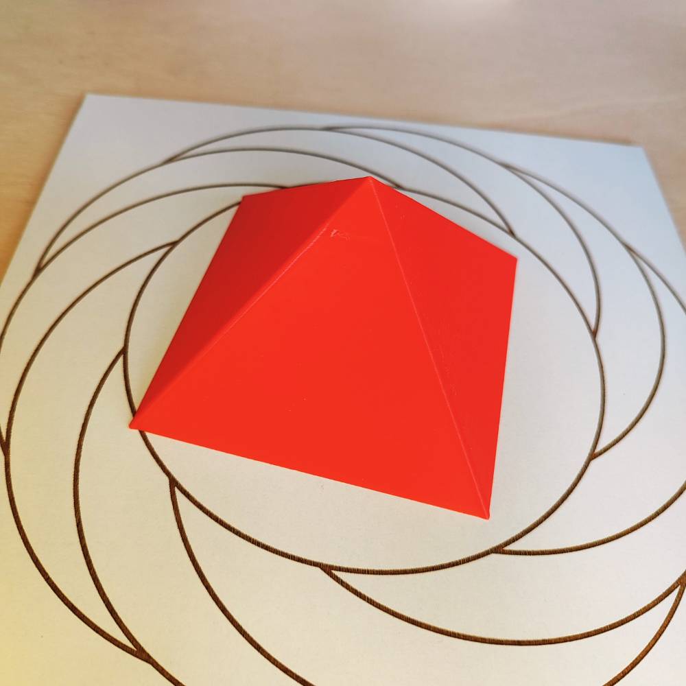 Pirámide 3D - Roja