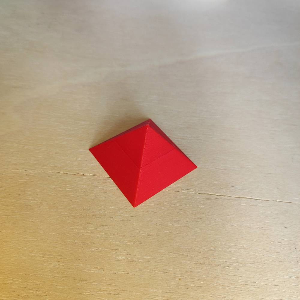 Pirámide 3D - Roja