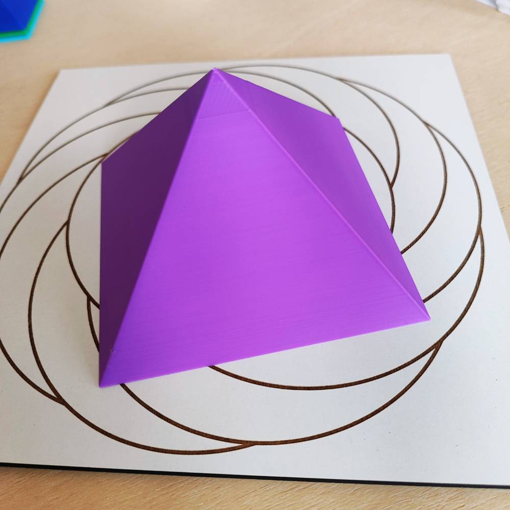 Pirámide 3D - Violeta
