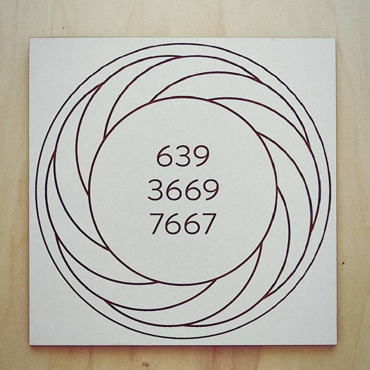 Gráfico radiestésico Abertura em MDF lacado a branco - gravação a laser - Produção própria TILGUTI.