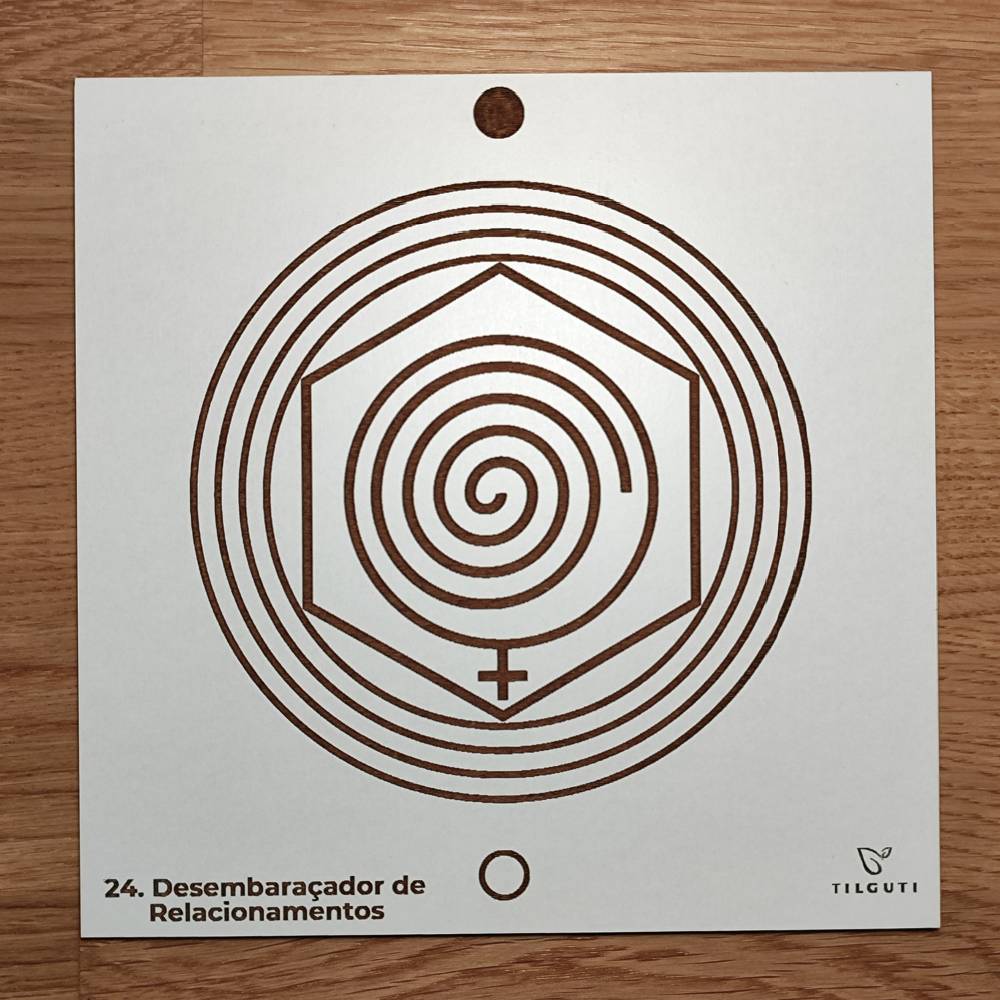 Gráfico Radiestésico Desembaraçador de Relacionamentos em MDF Lacado branco – Variante Iniciante com Norte de Forma – TILGUTI Portugal.