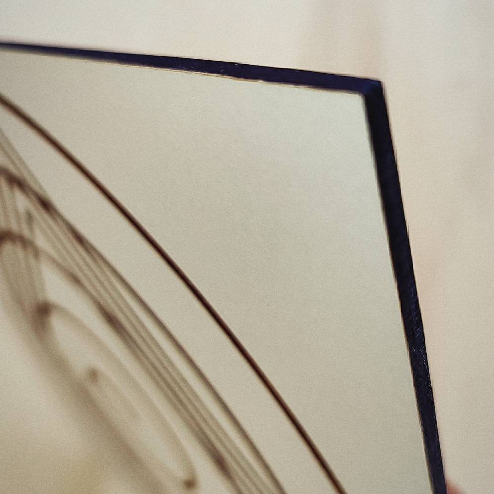 Vista lateral do gráfico radiestésico Espiral Cósmica II em MDF Lacado – Produção própria TILGUTI.